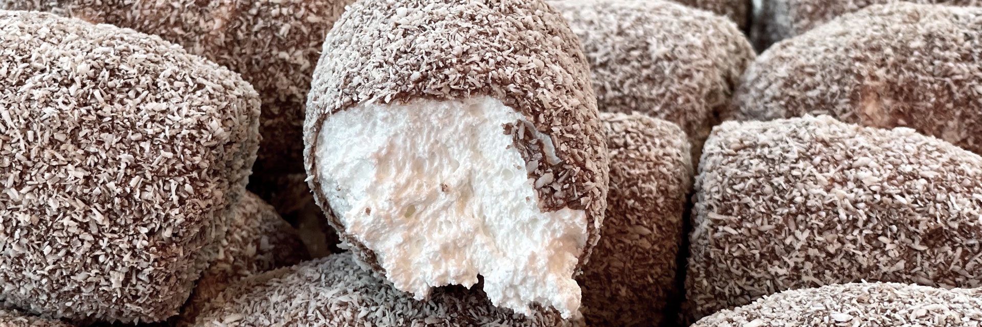 Änisbrötli, Aenisbroetli, Änis, Änisbroetli, Aenisbrötli, Springerle, Pastel de Nata, Pasteis de Nata, Natas, Confiserie, Süsswaren, Gebäck, Magenbrot, gebrannte Mandeln, Rahmtäfeli, Süsswaren, Erdbeeren, Jonasch, Basel